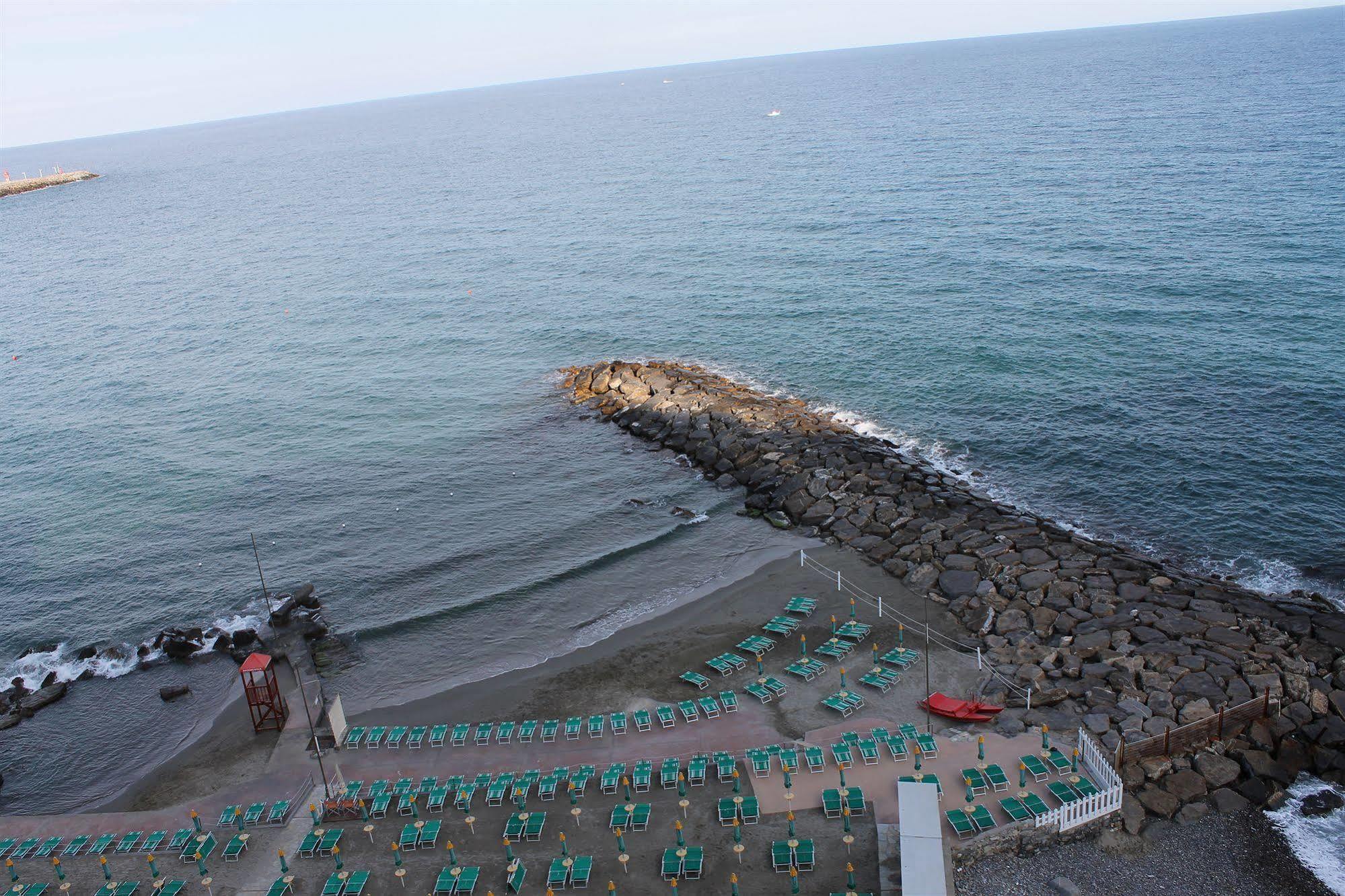 Hotel Corallo Imperia Exterior foto